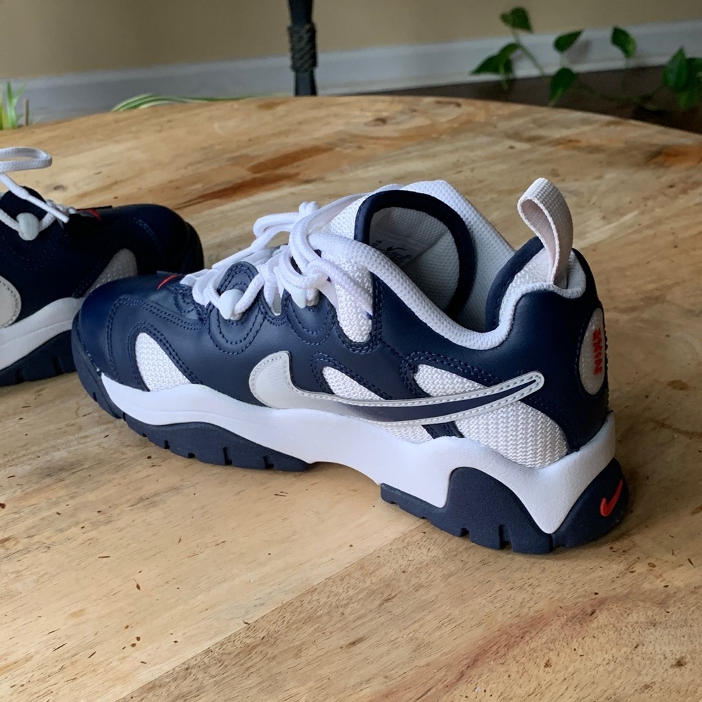 NIKE Air Barrage Low ‘USA’ Sneakers - Youth size 5 - Picture 12 of 13